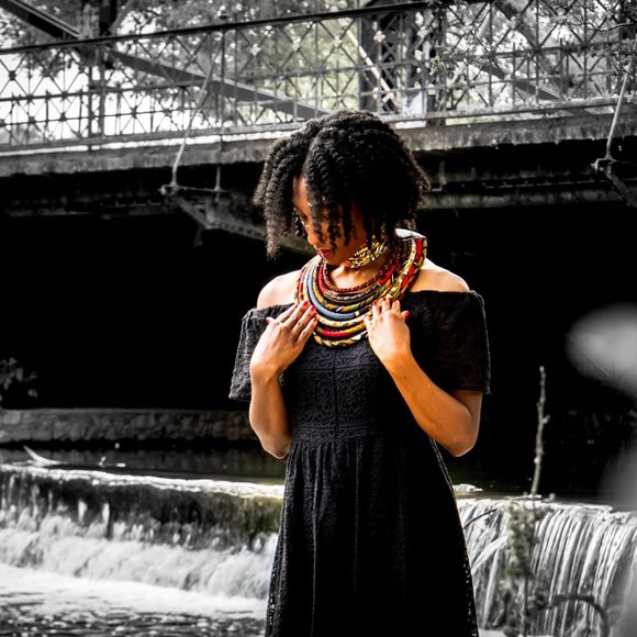 Meet your Posher, LaQuisha - Picture 1 of 1